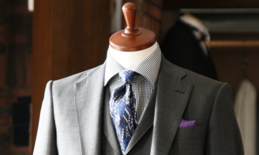 ネクタイはなぜ存在するのか。首に布を巻く文化の意外なルーツ