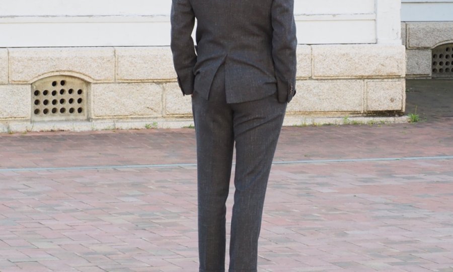 スーツの「ベント」って何のためにある？切れ目の種類と選び方