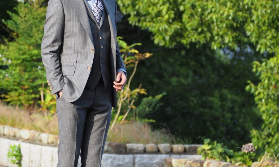 スーツはなぜ3ピースから始まったのか。ジャケット・ベスト・パンツが揃った理由