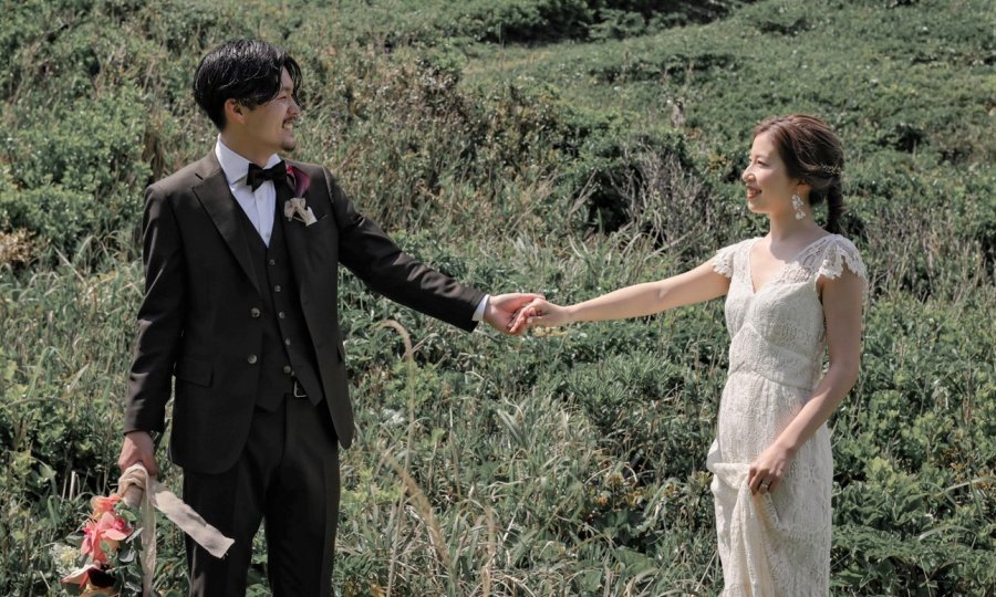 結婚式の新郎タキシードをスーツで代用しても大丈夫？　衣装にする時のポイント！