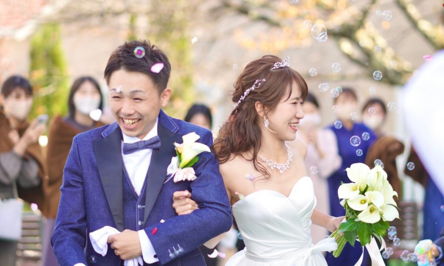 結婚式の新郎衣装にはデニムスーツがおすすめの理由とは！