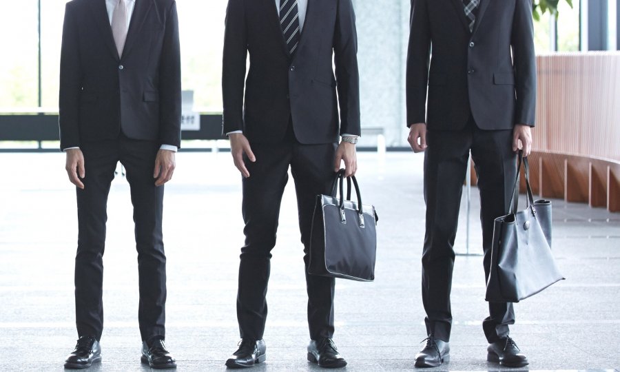 【新社会人】スーツは何着持っておけばいい？必要着数の目安とは？