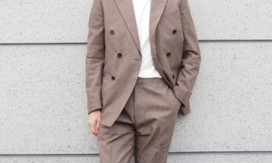結婚式の2次会に招待された！ゲストスーツは何を着る？披露宴とは違うの？