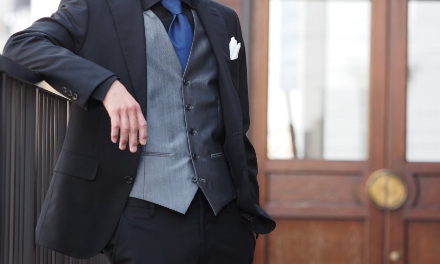 黒スーツを成人式でおしゃれに着こなす！攻めたコーディネート術