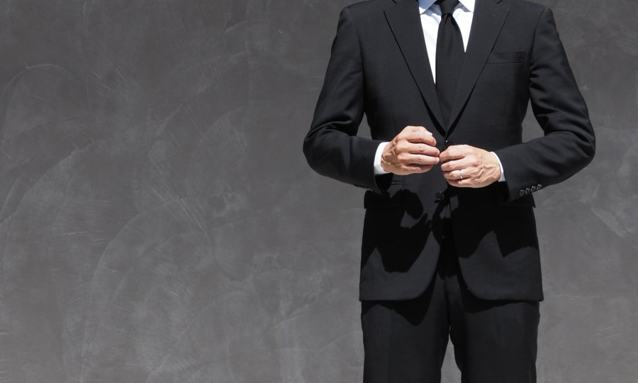 夏のお葬式・法要、何を着ていけばいい？礼服の暑さ対策と正しいマナー