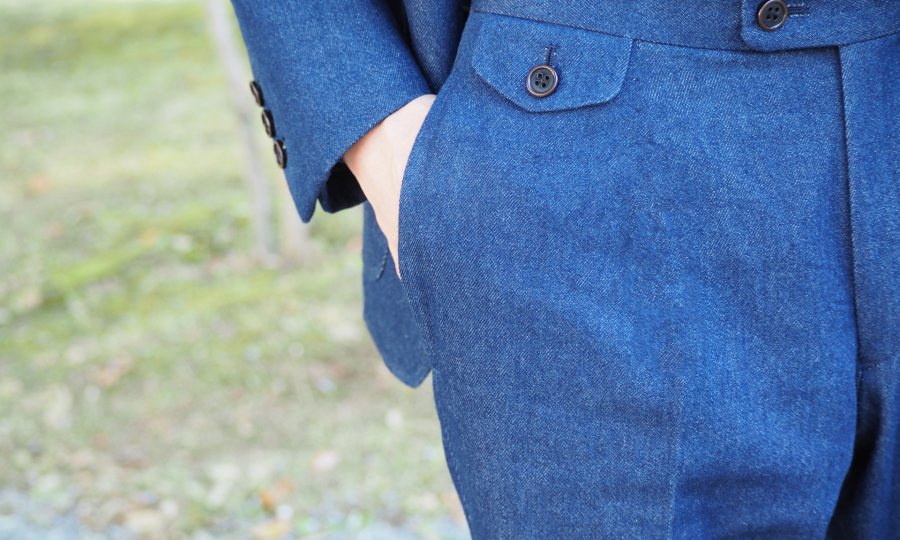 デニムスーツにタック付きパンツは合う？大人の着こなし完全ガイド