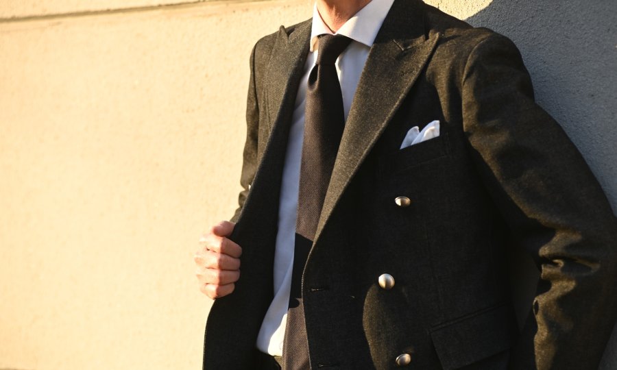 今年人気のブラックデニムスーツを徹底解説