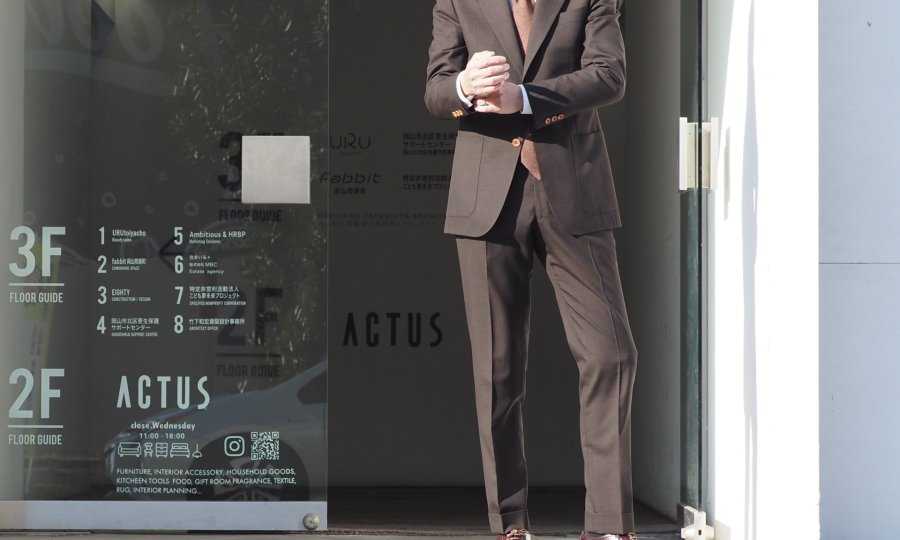 結婚式参列用スーツはビジネスでも使える？失敗しない選び方と着回し術