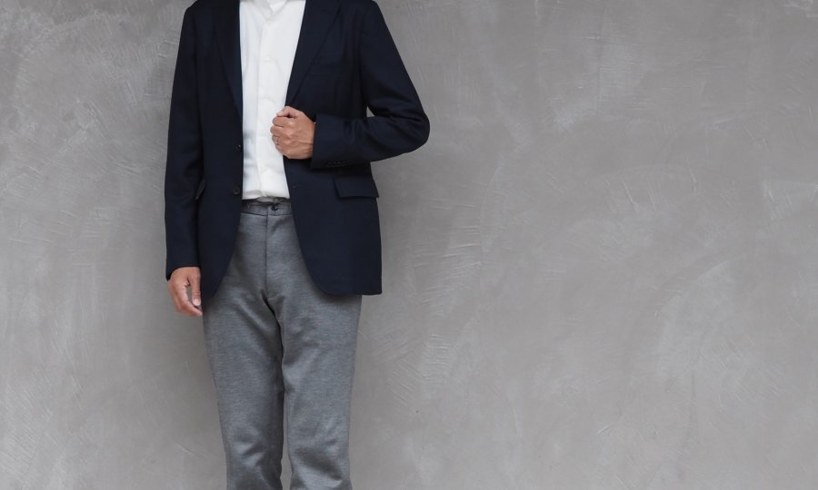 夏のノーネクタイ×ジャケット、だらしなく見えないVゾーンの作り方