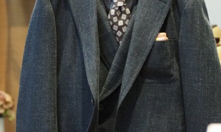 スーツのポケットで印象に変化。