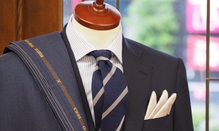 男性には夏でもスーツを着ていただきたいと思います