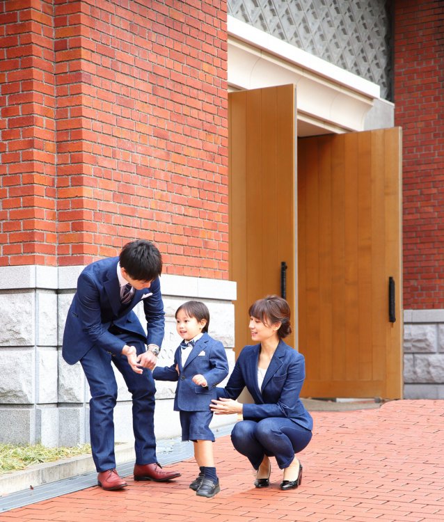 Wedding guests & host 