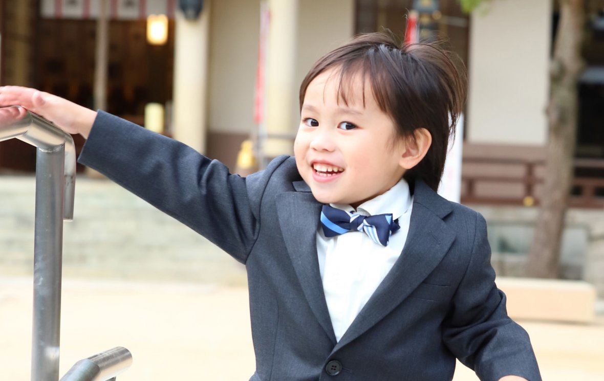 子供スーツもオーダーする時代です。
