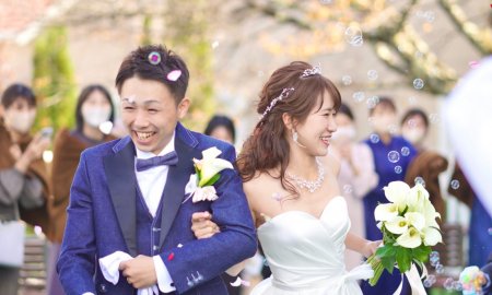 男性ゲストの服装が知りたい！ 結婚式ではビジネススーツではNG？　レストランウエディング・ガーデンウエディング編