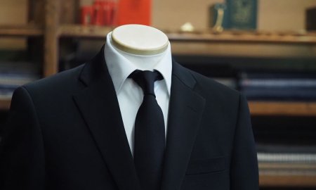 ビジネスでブラックスーツはNGだった？　ブラックスーツとダークスーツの違い知ってる？