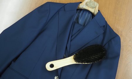 スーツのシワ・型崩れ・毛玉。よくあるトラブルの原因と自分でできる対処法