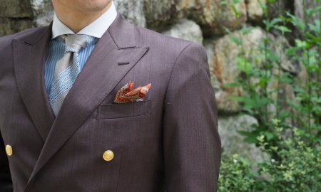 夏の結婚式、何を着る？涼しく上品に見せるスーツ選びのコツ