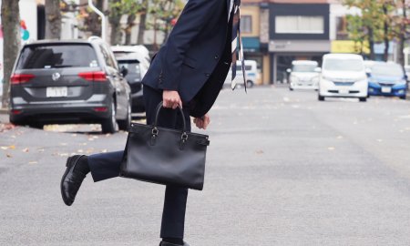 最初のスーツはネイビー？グレー？