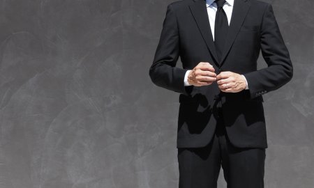 夏のお葬式・法要、何を着ていけばいい？礼服の暑さ対策と正しいマナー